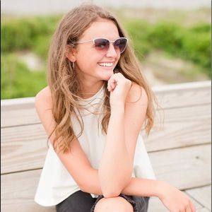 Meet your Posher, Luci